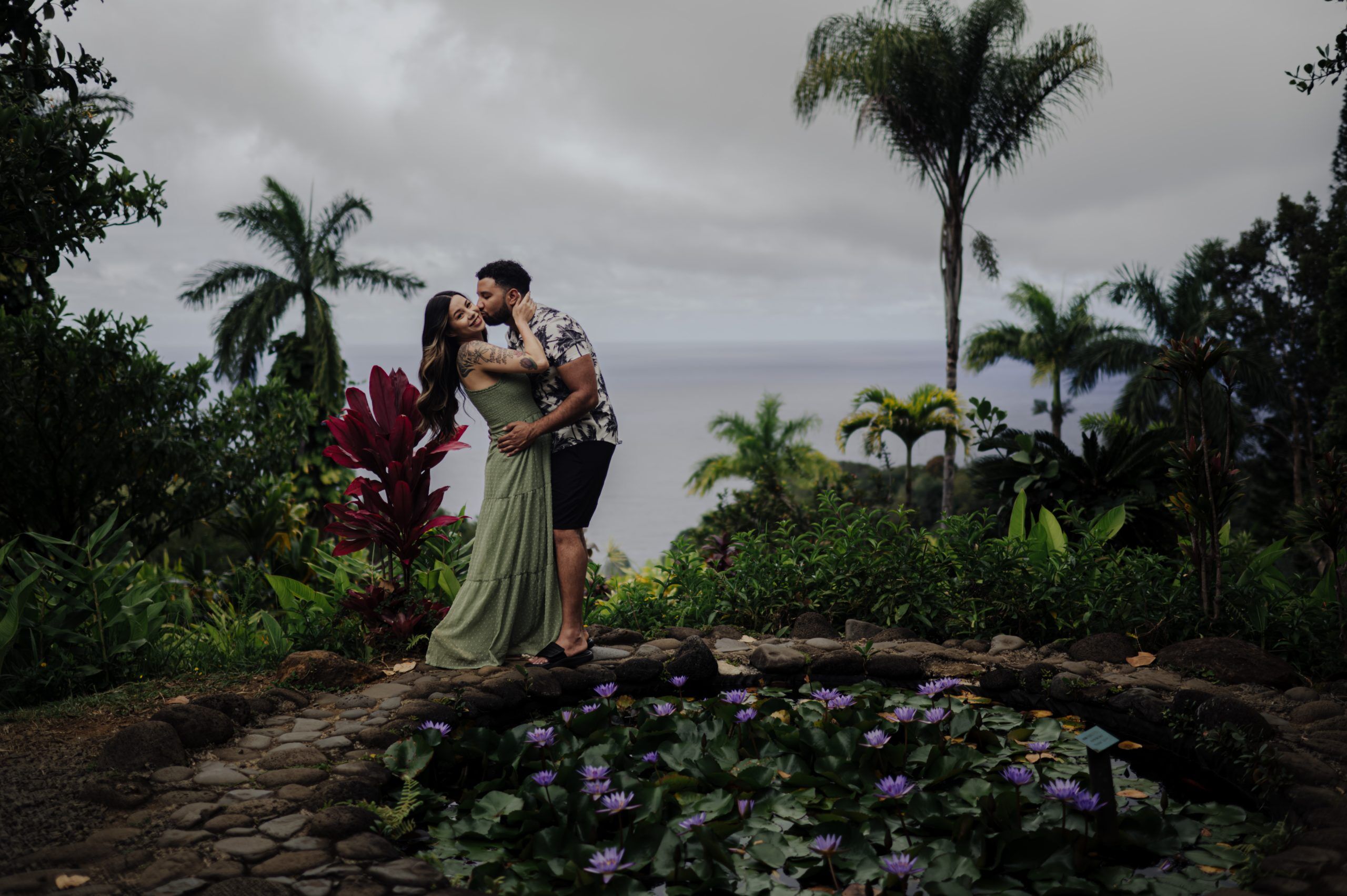What to wear for engagement photos in Hawaii