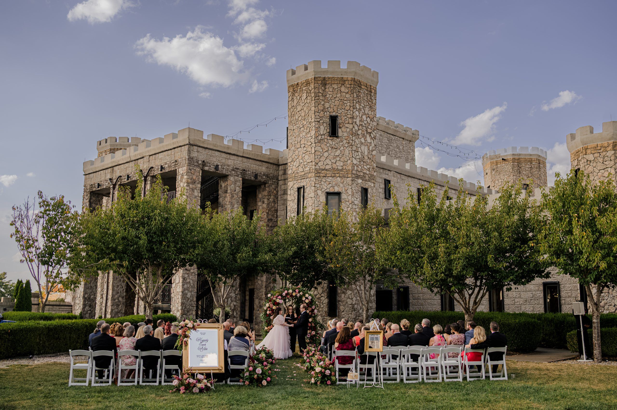 A wedding at the Kentucky Castle reviewed by Green Apple Photography