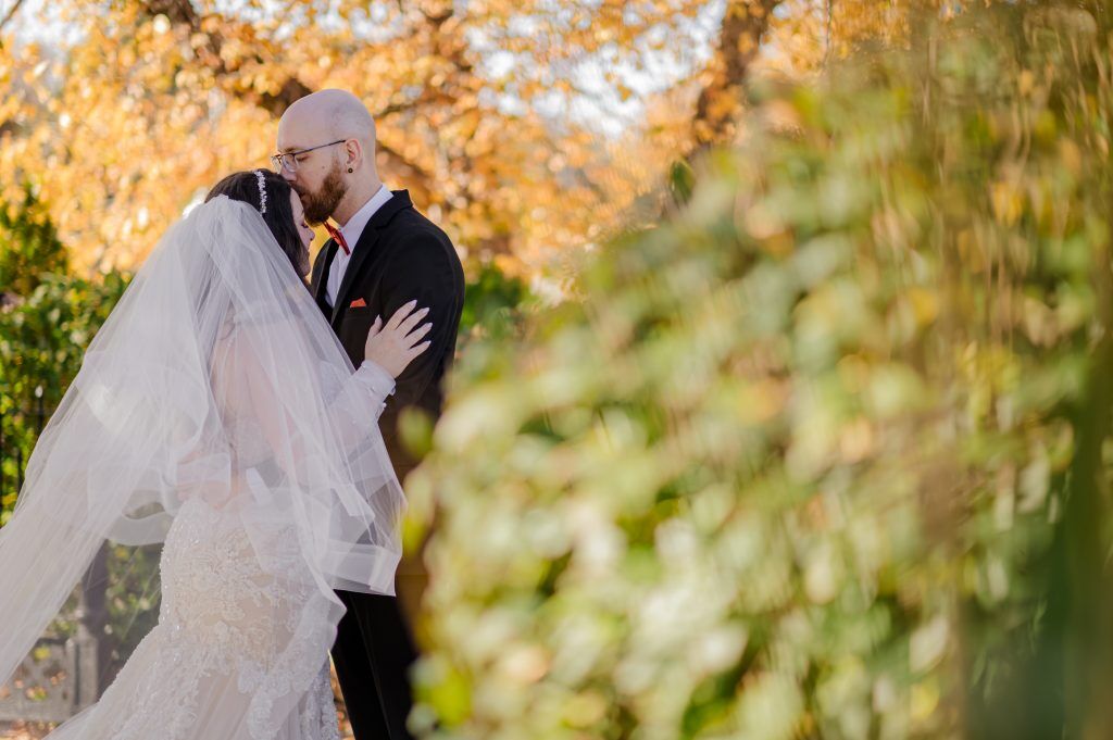 First look kiss on the forehead